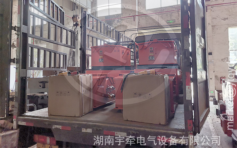 防爆型2.5噸蓄電池電機(jī)車(chē)發(fā)貨 5.jpg