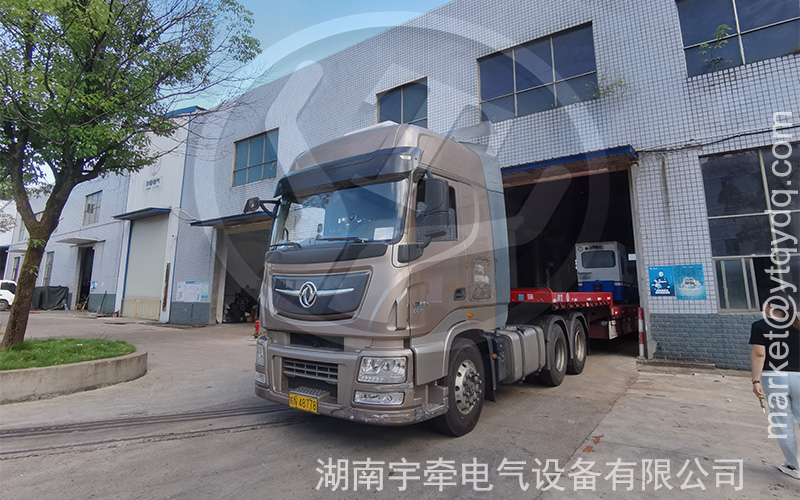 25噸蓄電池電機(jī)車(chē)發(fā)貨 3.jpg