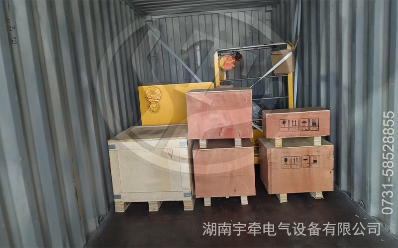 2.5噸鋰電蓄電池電機(jī)車出口海外 2.jpg