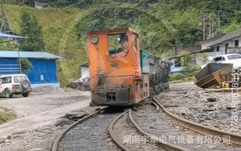5噸防爆蓄電池電機(jī)車煤礦運(yùn)行視頻.jpg