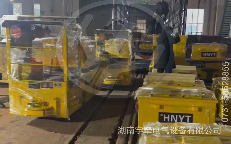 2.5噸及3噸蓄電池電機(jī)車出口海外 1.jpg