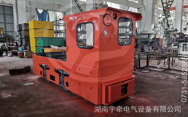 5噸防爆蓄電池電機車發(fā)貨 1.jpg