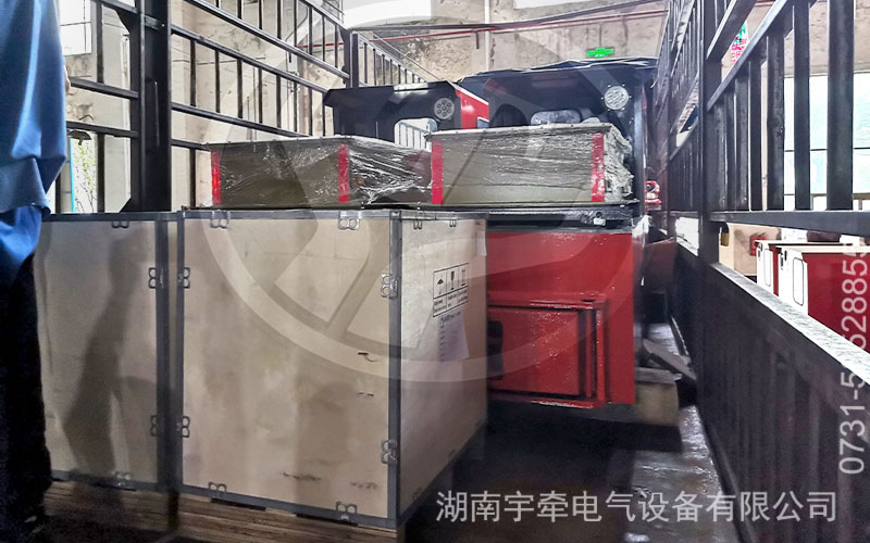 5噸鋰電池電機(jī)車發(fā)往金礦 4.jpg